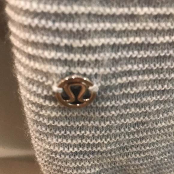 Lululemon Sweater Pullover Womens 8 Gray Crew Neck Long Sleeve Running Yoga - Picture 4 of 11